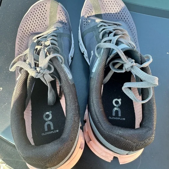 On Cloud Running Women’s Gray Athletic Shoes - Picture 4 of 4